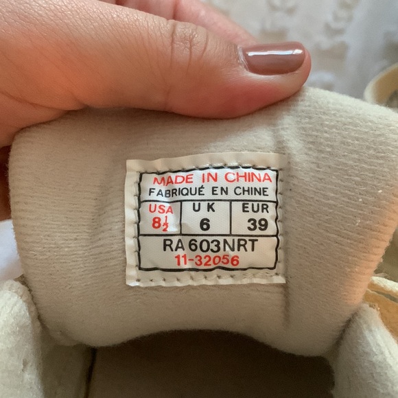 Vintage Reeboks - Picture 4 of 6